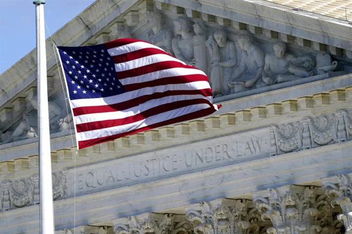 ΗΠΑ: Άνδρας αυτοπυρπολήθηκε μπροστά στο Ανώτατο Δικαστήριο