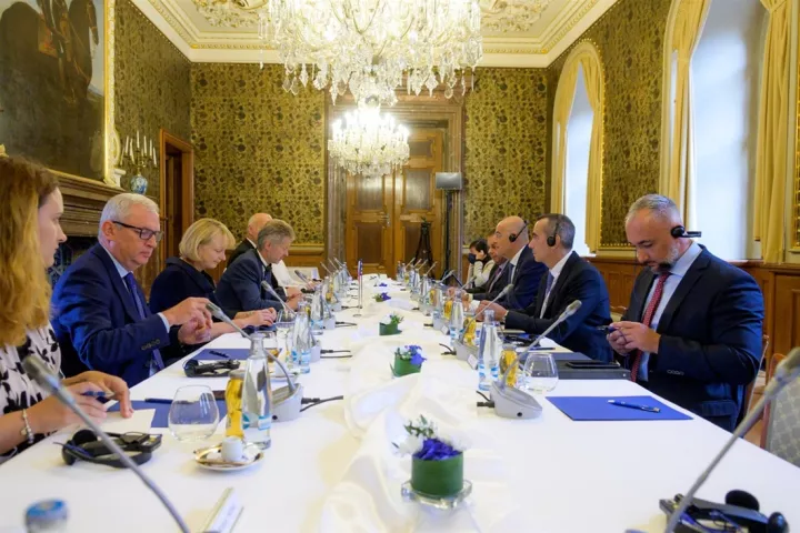 Στην Πράγα για την άτυπη συνάντηση ΥΠΕΞ ο Ν. Δένδιας